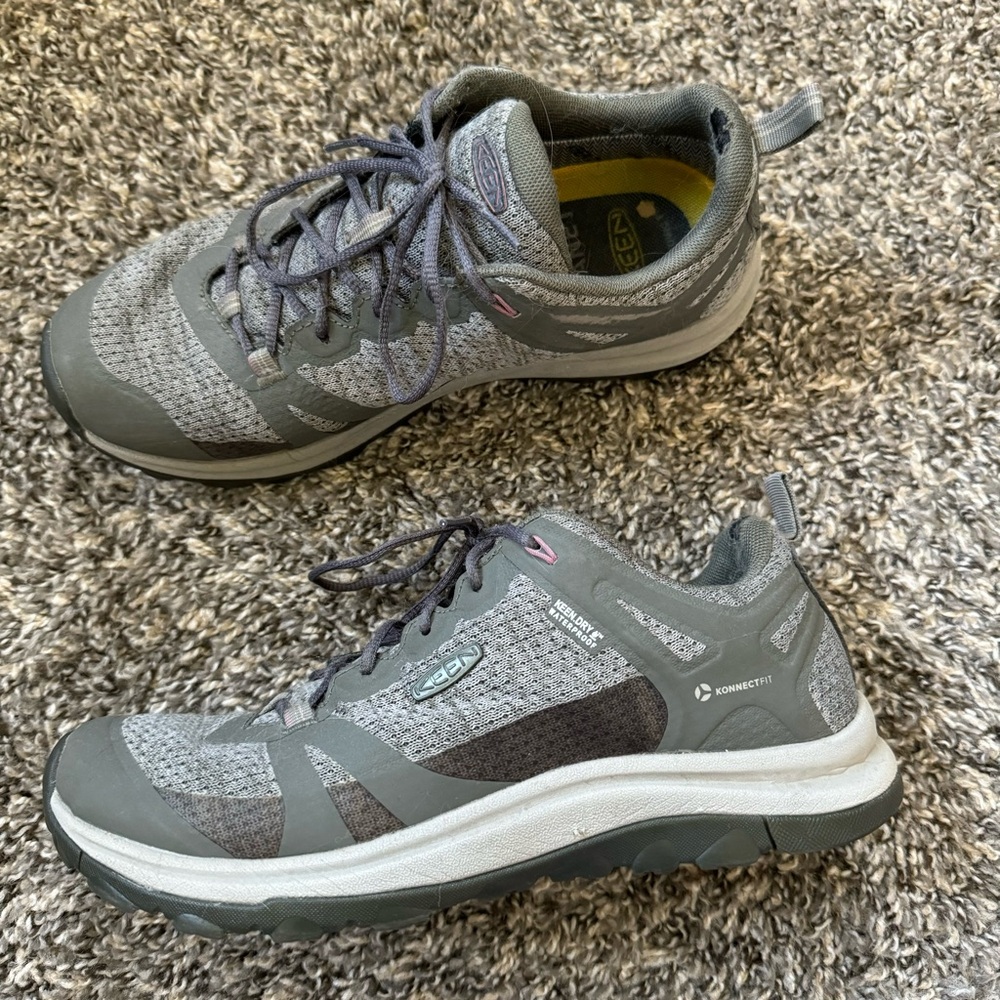 Keen Women’s KonnectFit Waterproof Hiking Shoes Purple and Gray Size 7.5